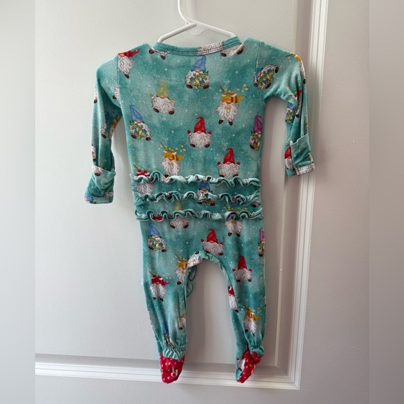 Posh Peanut Gnome Print Holiday Festive Bamboo Teal Unisex Ruffle Footie 0-3 - Picture 6 of 6